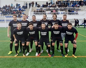 El equipo del CF La Nucía tras el partido ante el Crevillente