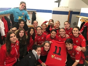 El C.F. La Nucía femenino celebra su triunfo y continúa siendo lider de su grupo