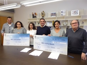 Representantes de las AMPAS de los Colegios Sant Rafel y Muixara de La Nucía junto a Bernabé Cano, alcalde de La Nucía y los concejales Pedro LLoret y Sergio Villalba