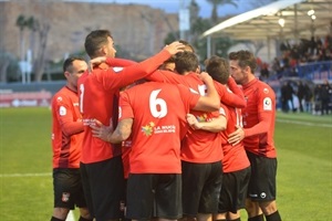 Los jugadores nucieros celebrando la victoria el pasado domingo frente al Paiporta