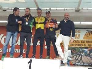 Podium de e-bikes con Miguel Olmedo, CC La Nucía, en lo más alto del podium