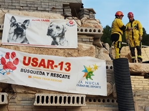 La formación se centró en la forma de sacar a cualquier animal que caiga en un pozo en el que no quepa ninguna persona