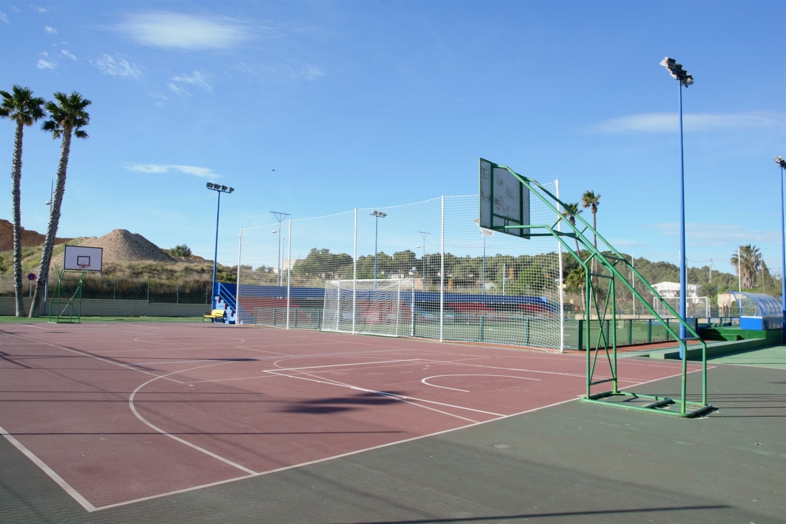 Pista multideportiva al aire libre