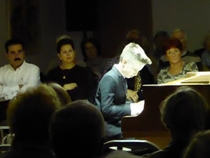 El jovencisimo pianista Luis Cabello actuó en primer lugar en la Sala Mestral