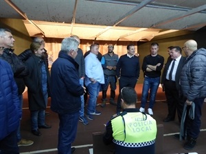 También visitaron todo el edificio de la Central de la Policía Local y vieron en directo una demostración en la “Galería de Tiro”