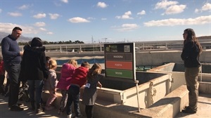 Escolares del Colegio Muixara en su visita al Ecoparque acompañados por Sergio Villalba, concejal de Educación de La Nucía