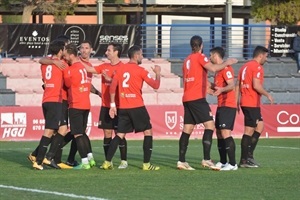 Los jugadores del CF La Nucía celebrando el gol de Fofo