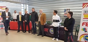 Sergio Villalba, concejal de Deportes, saludó a la selección nacional y entrenadores durante su estancia en La Nucía