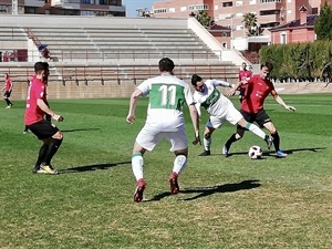 Una jugada del partido entre el Ilicitano y el C.F. La Nucía