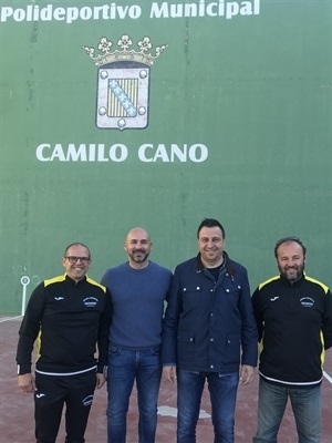 A la reunión de coordinación asistieron Pepe Casiano, dtor. Escuela de Frontenis de l´Alfàs, Joaquín Soler, pte. Club Frontenis l´Alfàs, Luis Miguel Morant, concejal de Deportes de l´Alfàs y Sergio Villalba, concejal de deportes de La Nucía