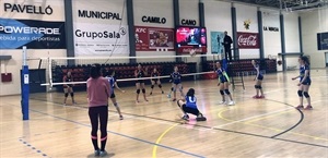 El Infantil “A” del Club de Voleibol La Nucía perdió 1-3 con el Goldcar San Juan en el Camilo Cano