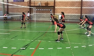 El equipo cadete- Juvenil de Voleibol La Nucía ganó 0-2 al IES Pere María Orts de Benidorm