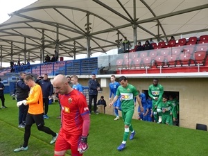 Salida al campo de los jugadores del Elche CF y el FC Lenningradets