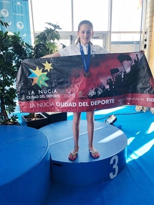 Chantal Ummels ha ganado la primera medalla en un nacional para el Club Natación Sincronizada de La Nucía
