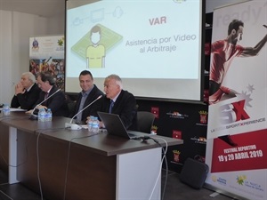 En la apertura del congreso Rafael Rodríguez de Gea, pte. Asociación de la Prensa Deportiva de Alicante, Osvaldo Menéndez, secret. gral. de la AEPD, Julián Redondo, pte. de la AEPD y Sergio Villalba, concejal de Deportes de La Nucía