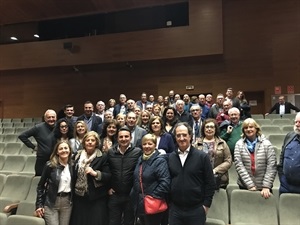 Los congresistas con Bernabé Cano, alcalde de La Nucía y Julián Redondo, pte. AEPD, en l'Auditori