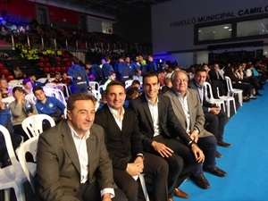 El árbitro internacional Martínez Munuera junto a Salvador Gomar, pte FFCV, Damián López, delegado Alicante FFCV y Bernabé Cano.