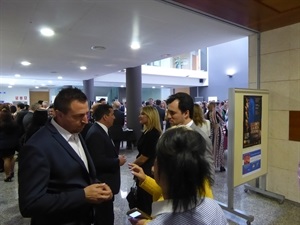 Networking al final de la Gala en el hall de l'Auditori