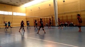 Durante el partido del infantil A del Voley La Nucia contra el  CEU Jesús y María de Alicante “B”