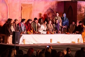 La primera escena de la "Última Cena" en la plaça Major