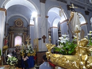 La procesión del “Encuentro” del Domingo de Pascua cuenta con uno de los actos más tradicionales de la Semana Santa Nuciera como es “l’Ambaixà”