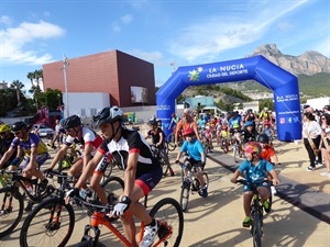 El programa de fomento de la actividad física en la población escolar de La Nucía fomenta actividades como la del Día de la Bici