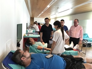 Todos los participantes en el IV Maratón de Sangre de La Nucía recibieron la mochila del donante como regalo