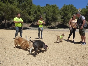 La urbanización Nou Espai I de La Nucía cuenta desde esta semana con una zona recreativa canina