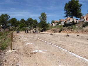 En este espacio se está proyectando un proyectando un campo de fútbol sala de tierra