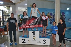 Plata para Julia Mora y Bronce para Aliseda Moncayo Nadadoras en categoría alevín (nacidas en 2009)