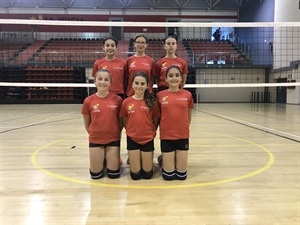 Equipo alevín del Club Voleibol La Nucía que participará en Final Autonómica
