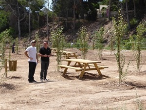 Todo el mobiliario urbano y la plantación de árboles ha sido realizada por el Taller de Empleo