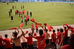 Los jugadores del CF La Nucía agradecieron el apoyo de la afición al final del encuentro