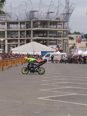 Exhibiciones, mercadillo motero y muchas otras actividades protagonizaron esta jornada