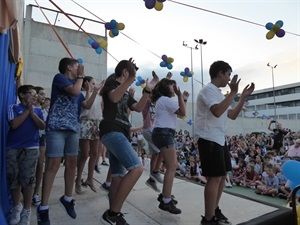 Los alumnos de quinto y sexto de primaria bailaron varias coreografías