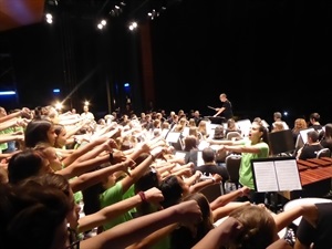 Los alumnos del coro se implicaron al máximo en el concierto