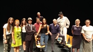 El elenco de actores y actrices junto al director Morgan Blasco y Kike del Río, ayudante dirección