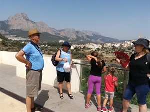 Mirador de Porvilla a todo el círculo montañoso de la Marina Baixa