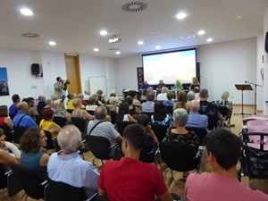 Más de 100 personas asistieron a la presentación del libro "Relatos y Poemas tomo II"