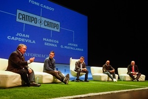 El primer foro deportivo Campo a Campo rindió homenaje a Luis Aragonés