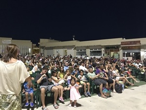 Más de 600 personas se acercaron a la plaza del Sol a disfrutar del Cine Familiar Estival