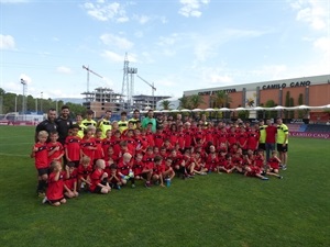 Los participantes en el Campus junto a los monitores, Vicente Cortés, coord. Campus y Sergio Villalba, concejal de Deportes de La Nucía.