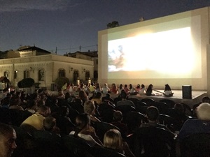 La cita con el cine familiar gratuito es los jueves a las 22 horas en la plaça dels Musics
