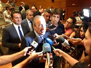 La presencia de Florentino Pérez levantó una gran presencia de medios de comunicación