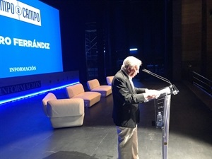 Un Pedro Ferrándiz emocionado durante su discurso