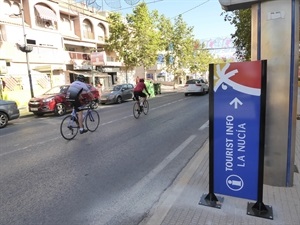 Se ha instalado un monolito indicativo de la Tourist Info a la altura de "La Capitana"