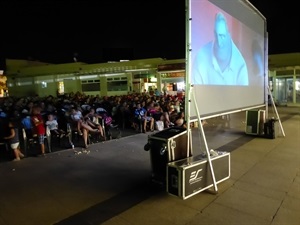 La plaza del Sol acogió la proyección de la película animada "Los Increíbles 2"