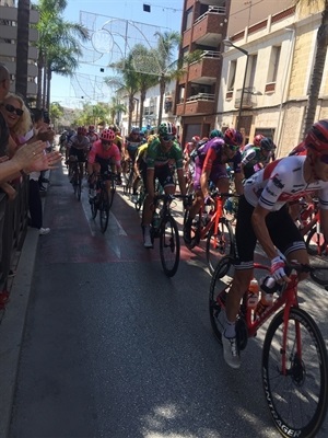 El pelotón atravesó el casco urbano de La Nucia