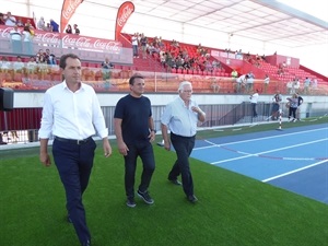 La inauguración oficial del Estadi Olímpic se celebró justo antes del inicio del partido