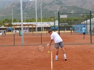 La academia de Tenis Ferrer cuenta con 6 pistas de tierra batida